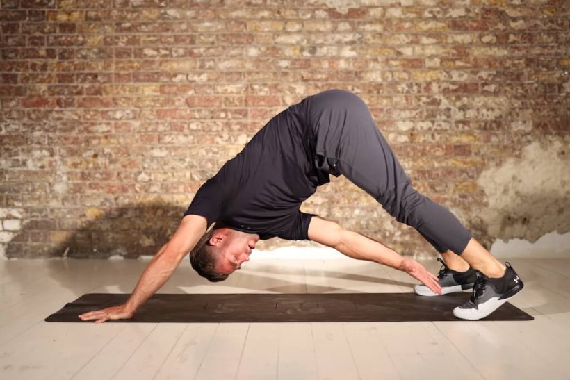 20-Minute Bodyweight Home Abs Workout | Men's Fitness UK