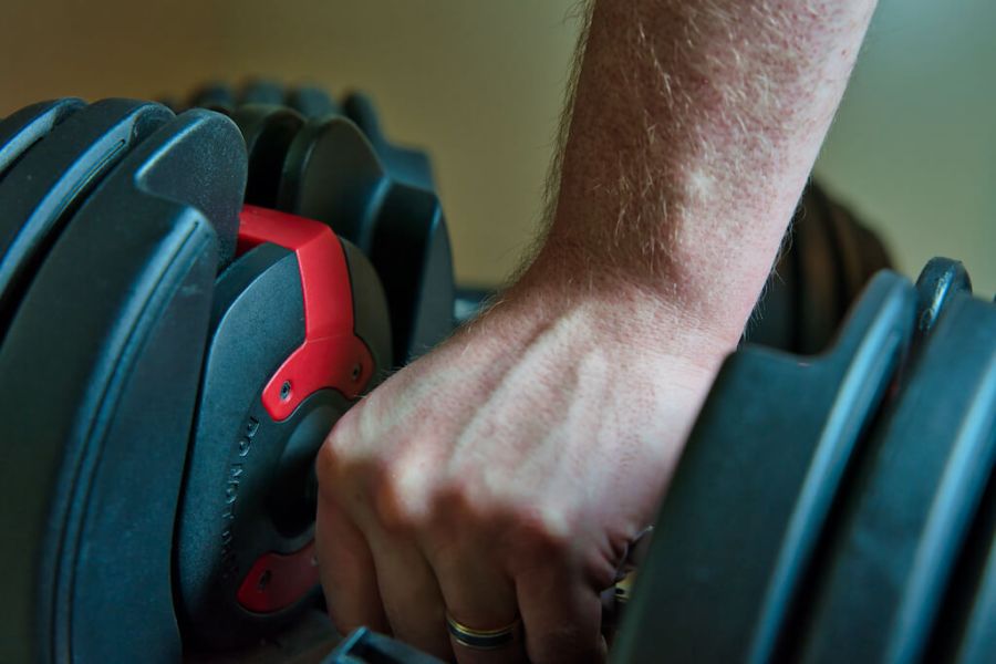 hand gripping adjustable dumbbell
