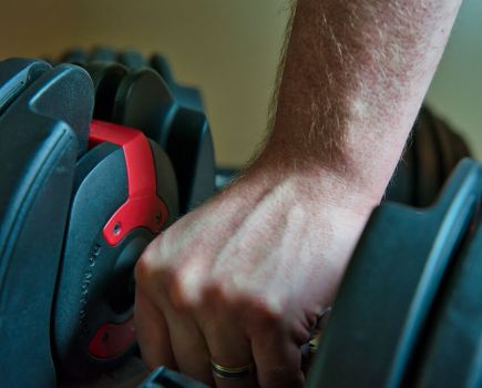 hand gripping adjustable dumbbell